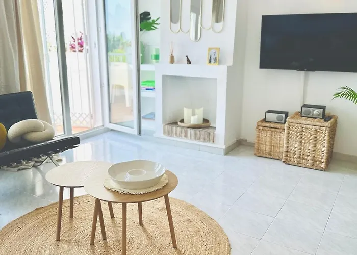 Seaview In Nerja, Pool & Private Garden And Terras アパート ネルハ