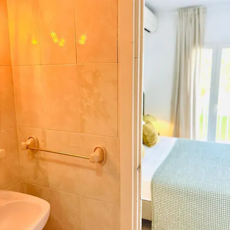 Seaview In Nerja, Pool & Private Garden And Terras Ubytování v soukromí Nerja