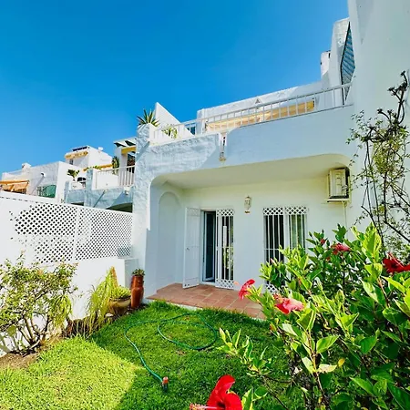 Seaview In Nerja, Pool & Private Garden And Terras Ubytování v soukromí Nerja
