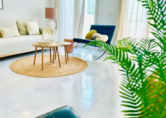 Seaview In Nerja, Pool & Private Garden And Terras Appartement *