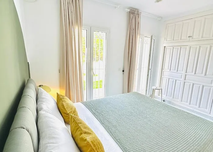 Appartement Seaview In Nerja, Pool & Private Garden And Terras *