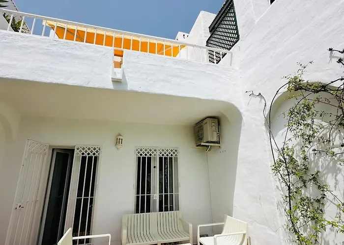 Appartement Seaview In Nerja, Pool & Private Garden And Terras