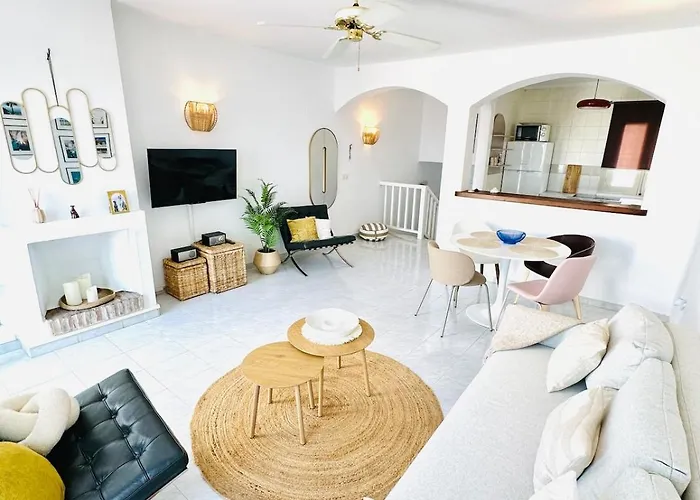 Appartement Seaview In Nerja, Pool & Private Garden And Terras