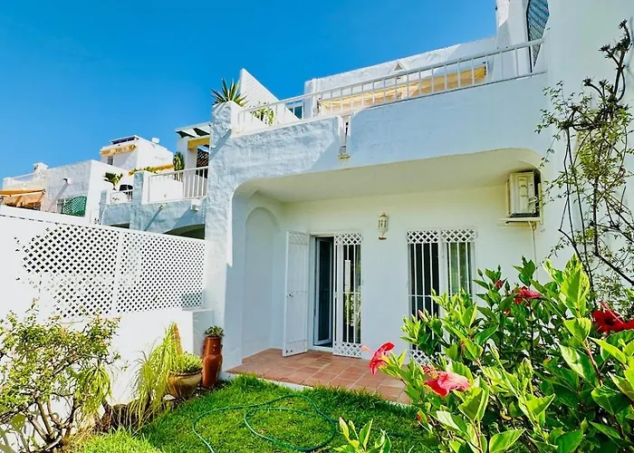 Seaview In Nerja, Pool & Private Garden And Terras Appartement Nerja