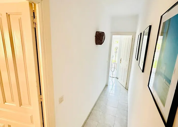 Seaview In Nerja, Pool & Private Garden And Terras Appartement *