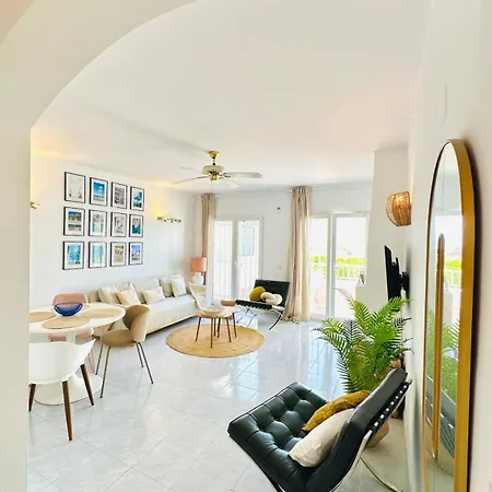 Quarto em Acomodações Particulares Casa Paraíso Blanco With Garden, Pool, Terrace&sea View Nerja