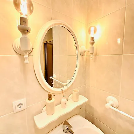 Quarto em Acomodações Particulares Casa Paraíso Blanco With Garden, Pool, Terrace&sea View Nerja